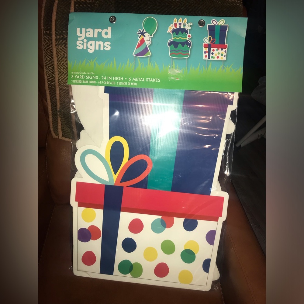 2 ft Birthday Presents-Hat-Cake Corrugated Plastic Yard Sign Set New MSRP $39.00
